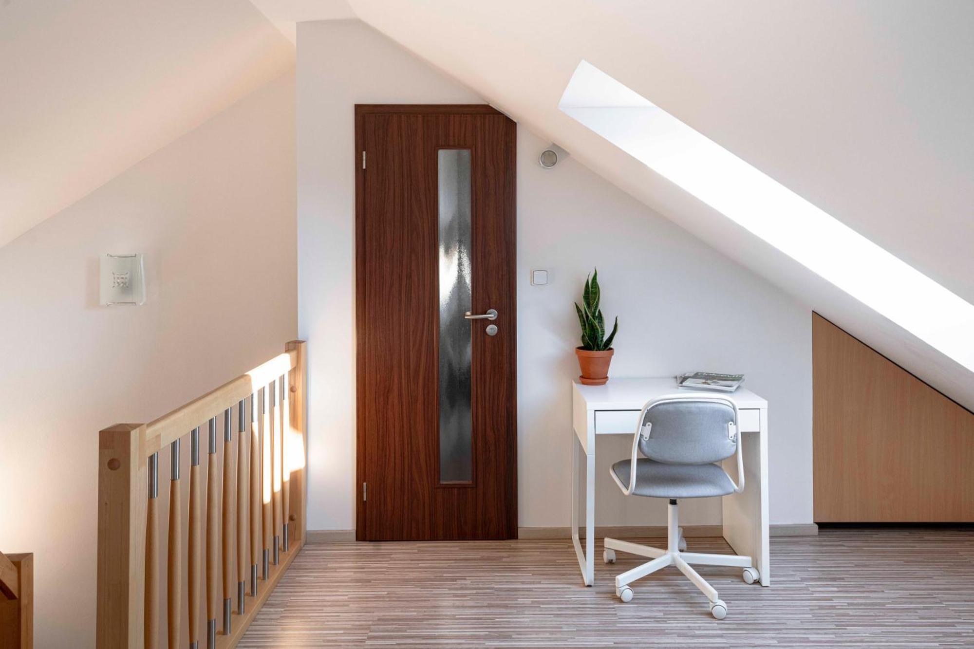 150m² 4br Duplex Near Metro & Center Appartamento Praga